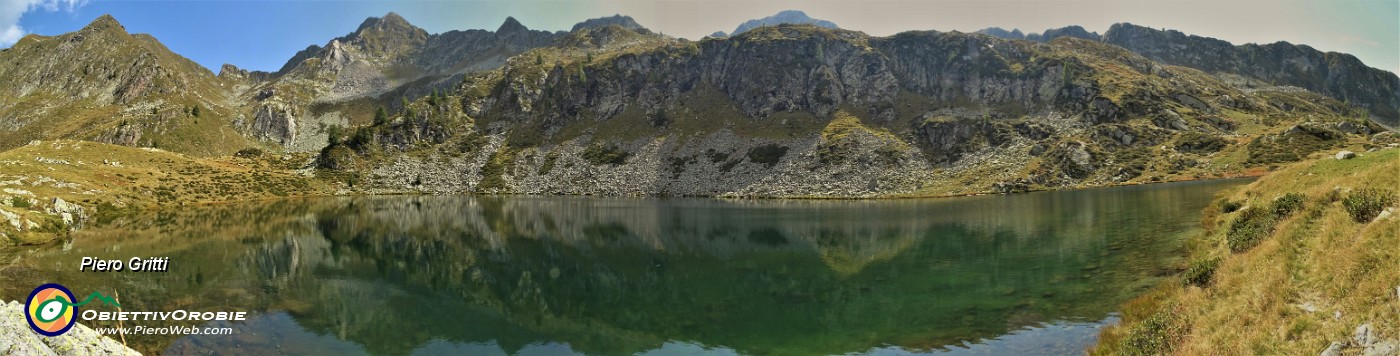 33 Vista panoramica sul  Lago grande (2030 m) con Cima Cadelle e Valle-Bocchetta-Cima dei lupi a sx.jpg